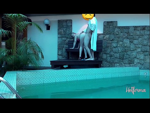 ❤️ Baas noeget faam nei it swimbad, mar koe net wjerstean in hot ❌ Harde porno op fy.javdoe.top